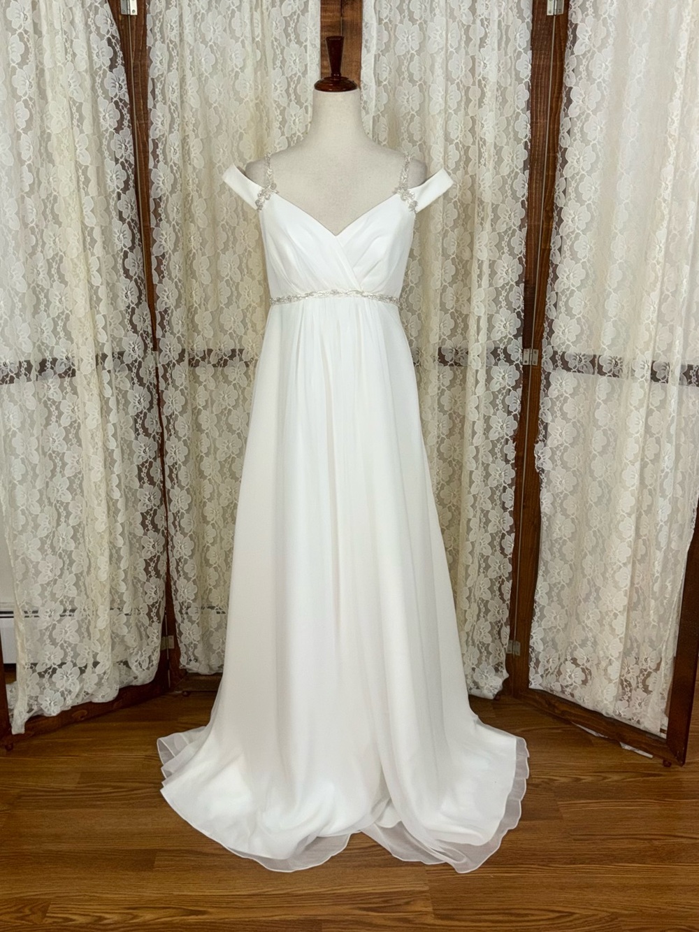 Beautiful Vintage Y2K Eden Bridals Chiffon Wedding Gown